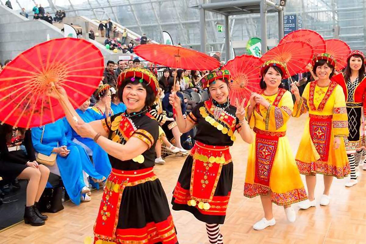 Haus Garten Freizeit Tanzshow - traditionelles vietnamesisches Tet Fest 