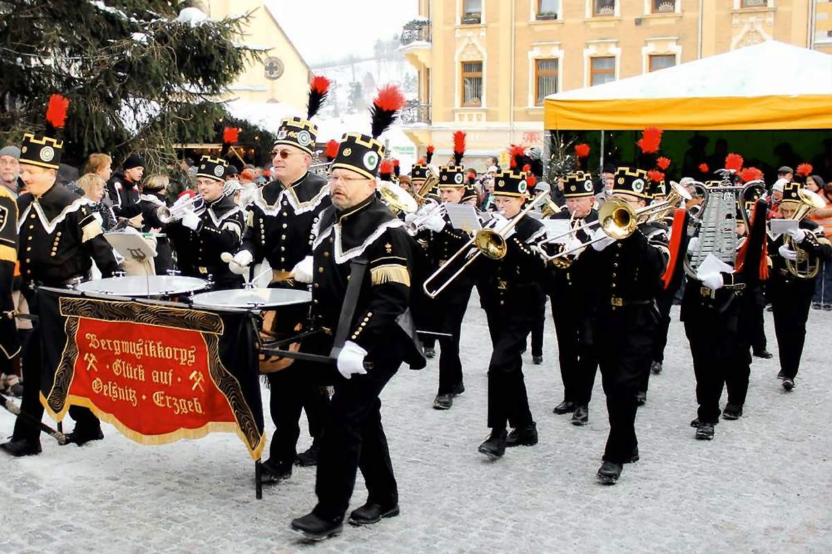 Bild: Bergmusikkorps "Glück auf" aus Oelsnitz zur Bergparade in Stollberg im sächsischen Erzgebirge