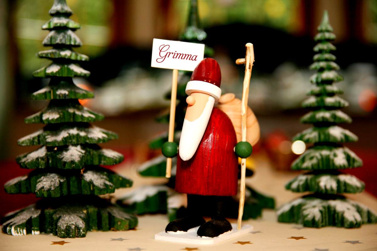 Foto: Grimma Weihnachtsmarkt mit handgeschnitzten Holzfiguren
