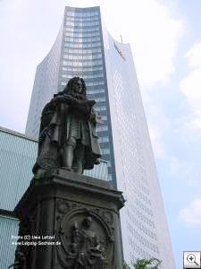 Gottfried Wilhelm Leibniz Denkmal vor der Universitt Leipzig