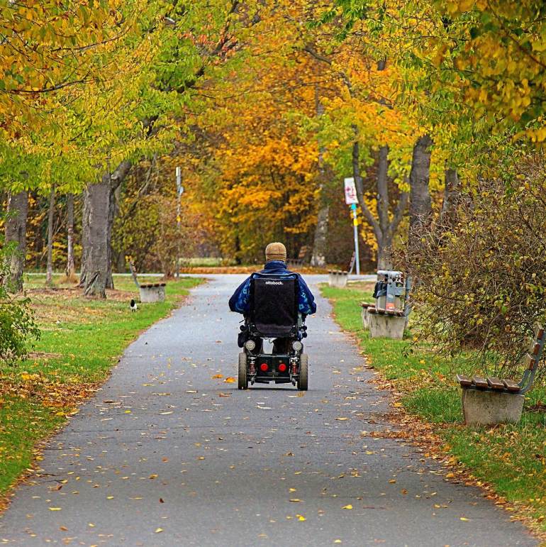 Foto: barrierefreie-uni-rollstuhlrampe in Leipzig