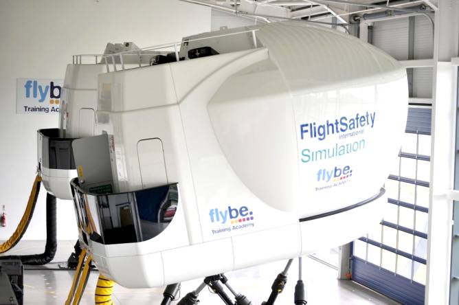 Foto: Virtual Reality im Flugsimulator