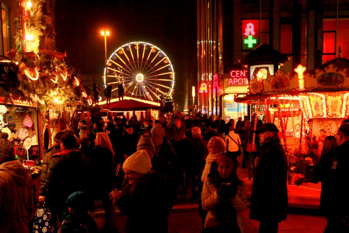 Foto: Weihnachtsmarktstnde in der Grimmaische Strae in Leipzig 