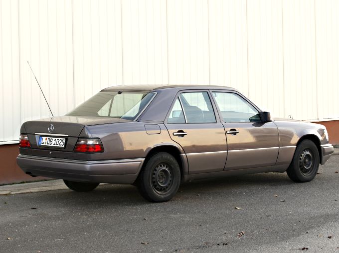 Foto: Mercedes W124 E-Klasse Links
