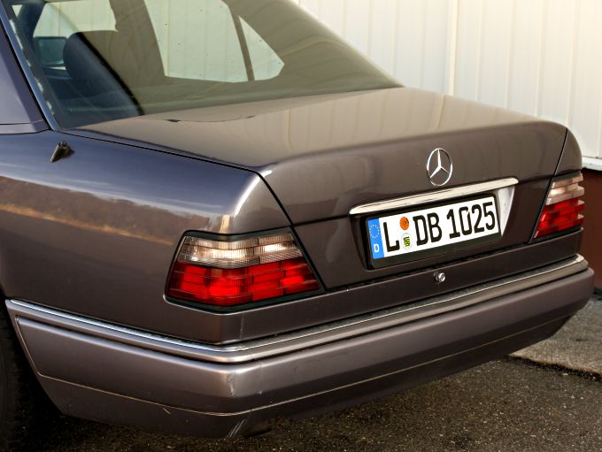 Foto: Mercedes W124 E-Klasse Stostange
