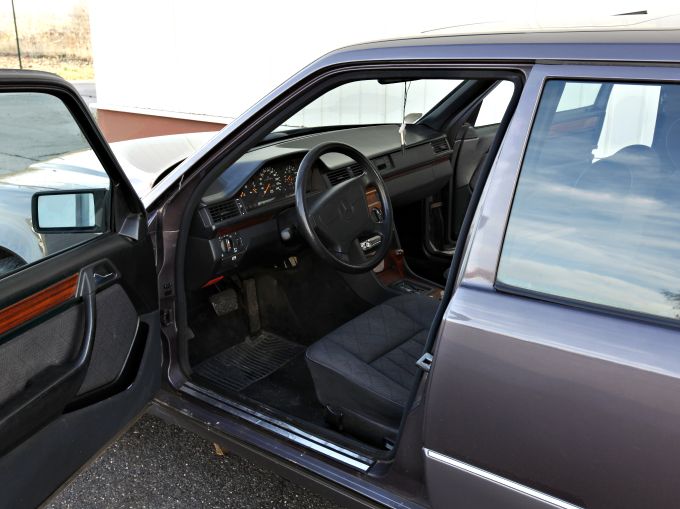 Foto: Mercedes W124 E-Klasse rechts