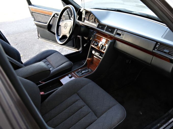 Foto: Mercedes W124 E-Klasse Automatik